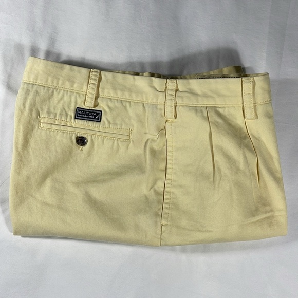 Nautica mens canary yellow basic double pleated 8" inseam chino shorts - size 38 - Picture 11 of 11